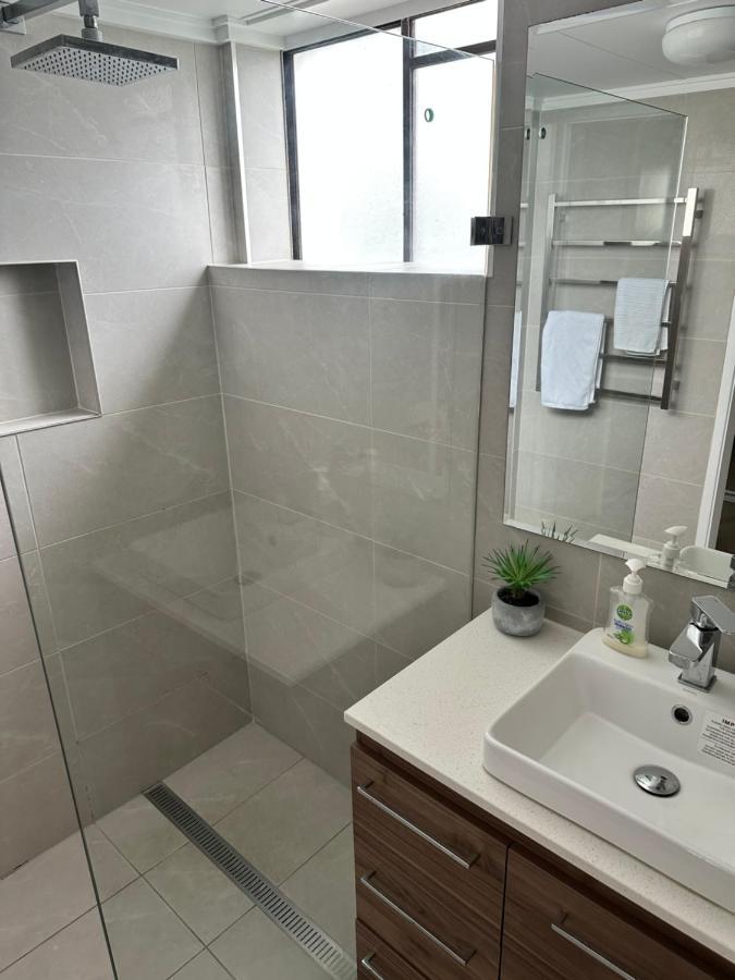 Queensleigh Holiday Apartments Broadbeach Buitenkant foto