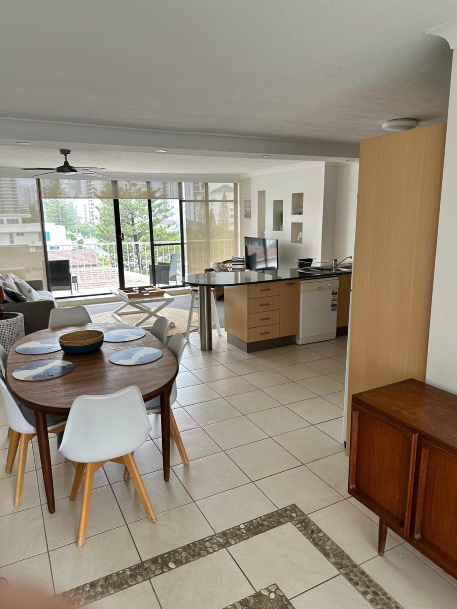 Queensleigh Holiday Apartments Broadbeach Buitenkant foto