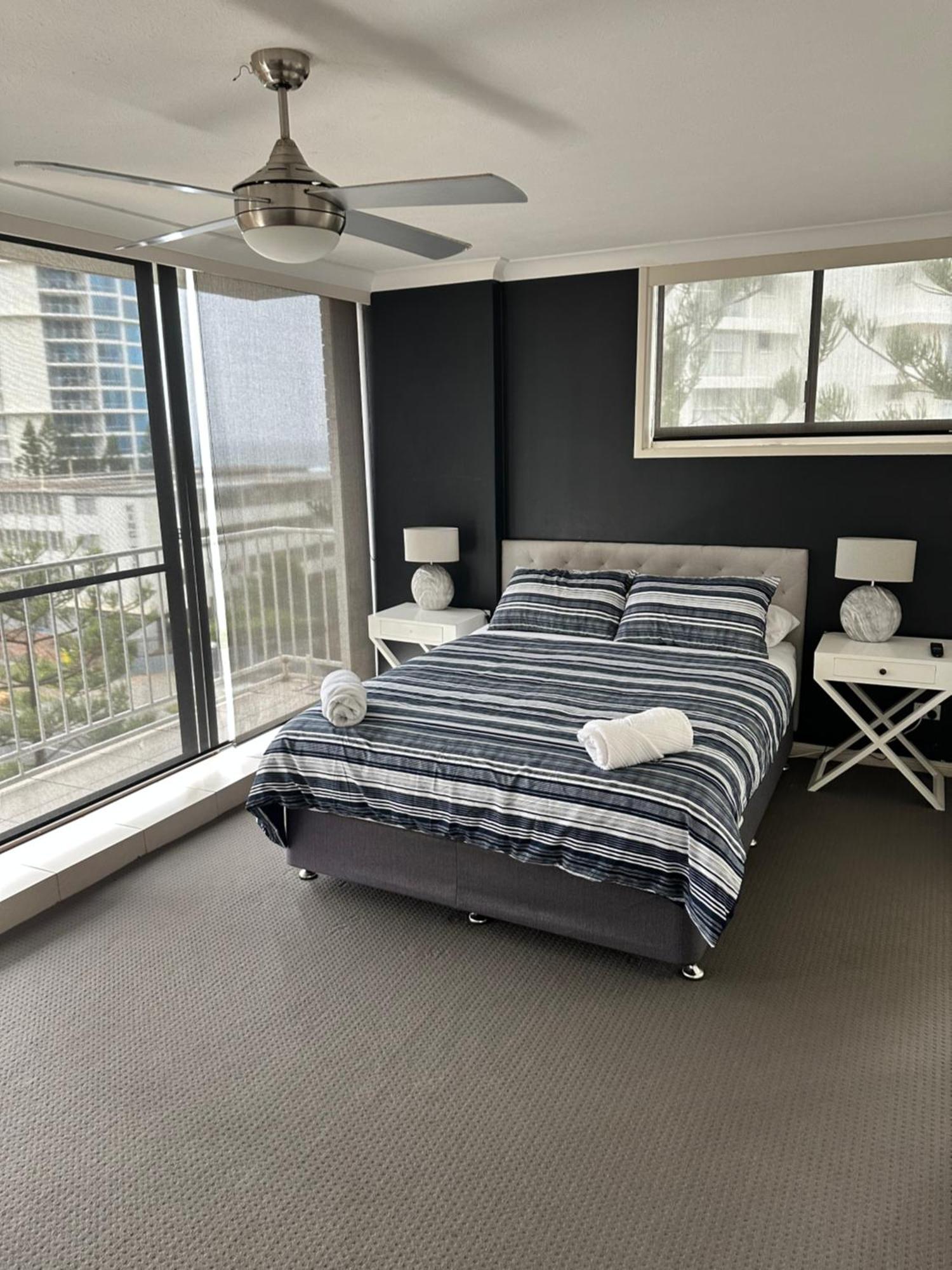 Queensleigh Holiday Apartments Broadbeach Buitenkant foto