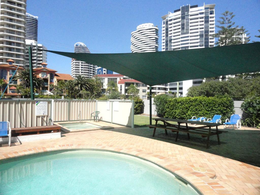 Queensleigh Holiday Apartments Broadbeach Buitenkant foto