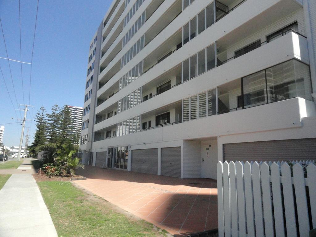 Queensleigh Holiday Apartments Broadbeach Buitenkant foto