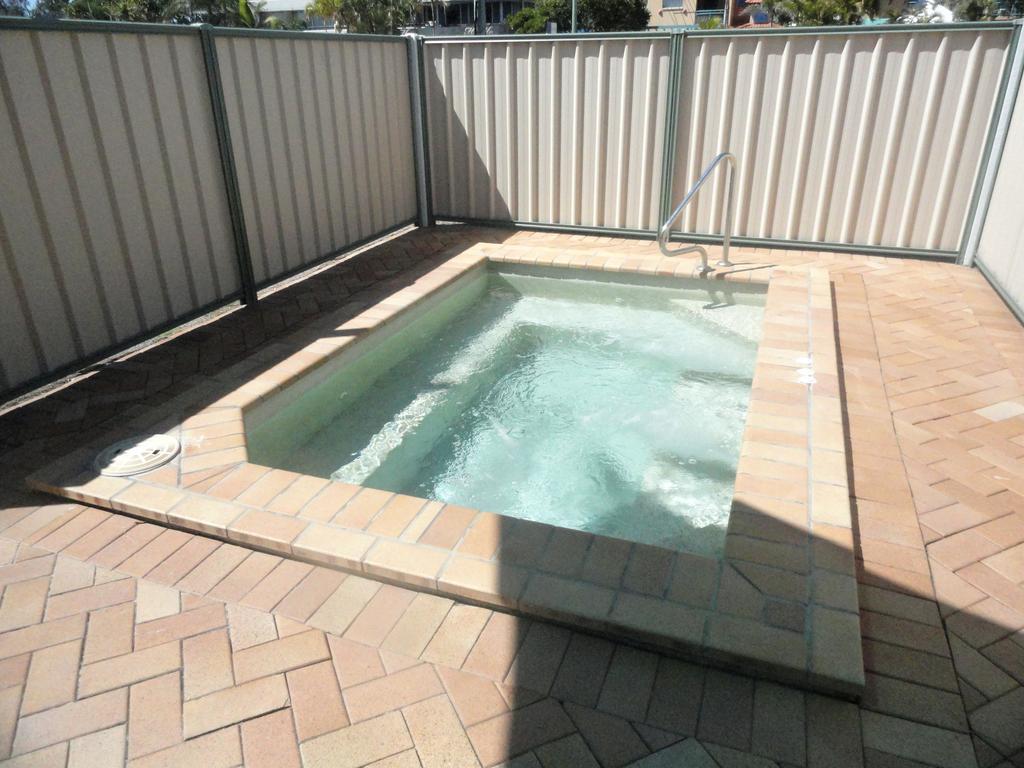 Queensleigh Holiday Apartments Broadbeach Buitenkant foto