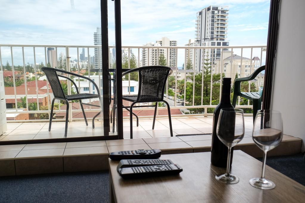 Queensleigh Holiday Apartments Broadbeach Buitenkant foto